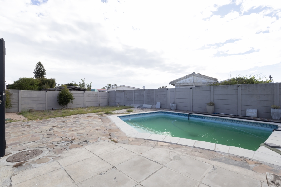 3 Bedroom Property for Sale in Sanddrift Western Cape